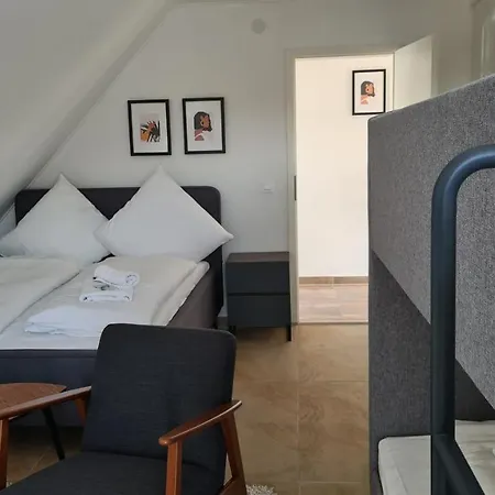 Apartment Plenus Airport Arsterdamm